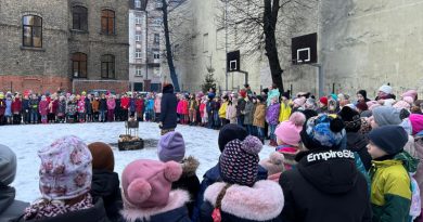 Barikāžu laika piemiņas brīdis sākumskolā Barikāžu laika piemiņas brīdis sākumskolā