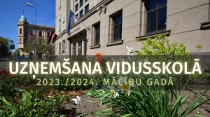 Skolas fasādes fragments un puķu dobes tuvplāns. Pa virsu teksts "Uzņemšana vidusskolā 2023./2024. mācību gadā"