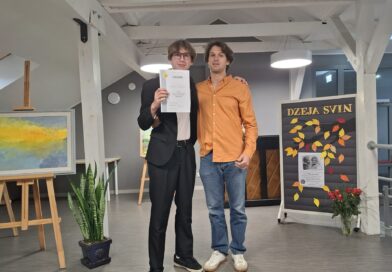 “Dzeja svin!” – atskats uz skatuves runas konkursu vidusskolas klasēs