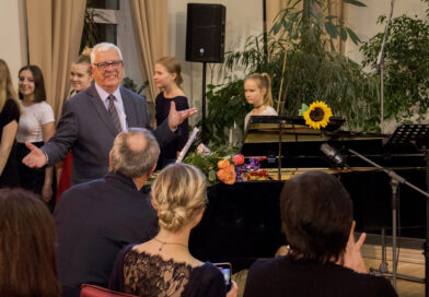 Daudz laimes, Maestro! Sākumskolas apsveikums Raimondam Paulam jubilejā.