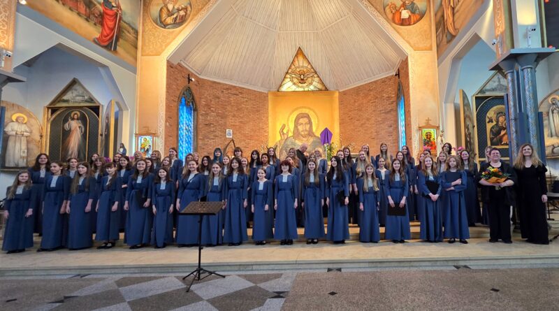 Apsveicam meiteņu kori ar sudraba diplomu!