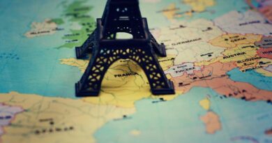 eiffel tower on map of france