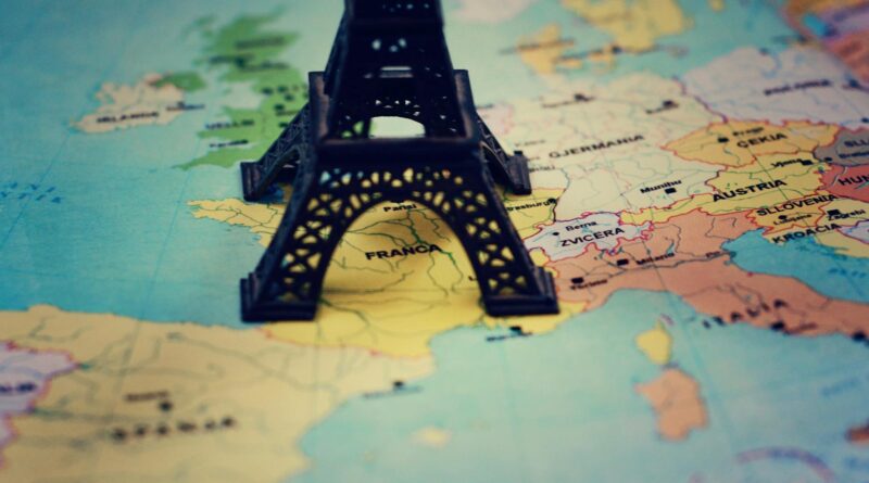 eiffel tower on map of france